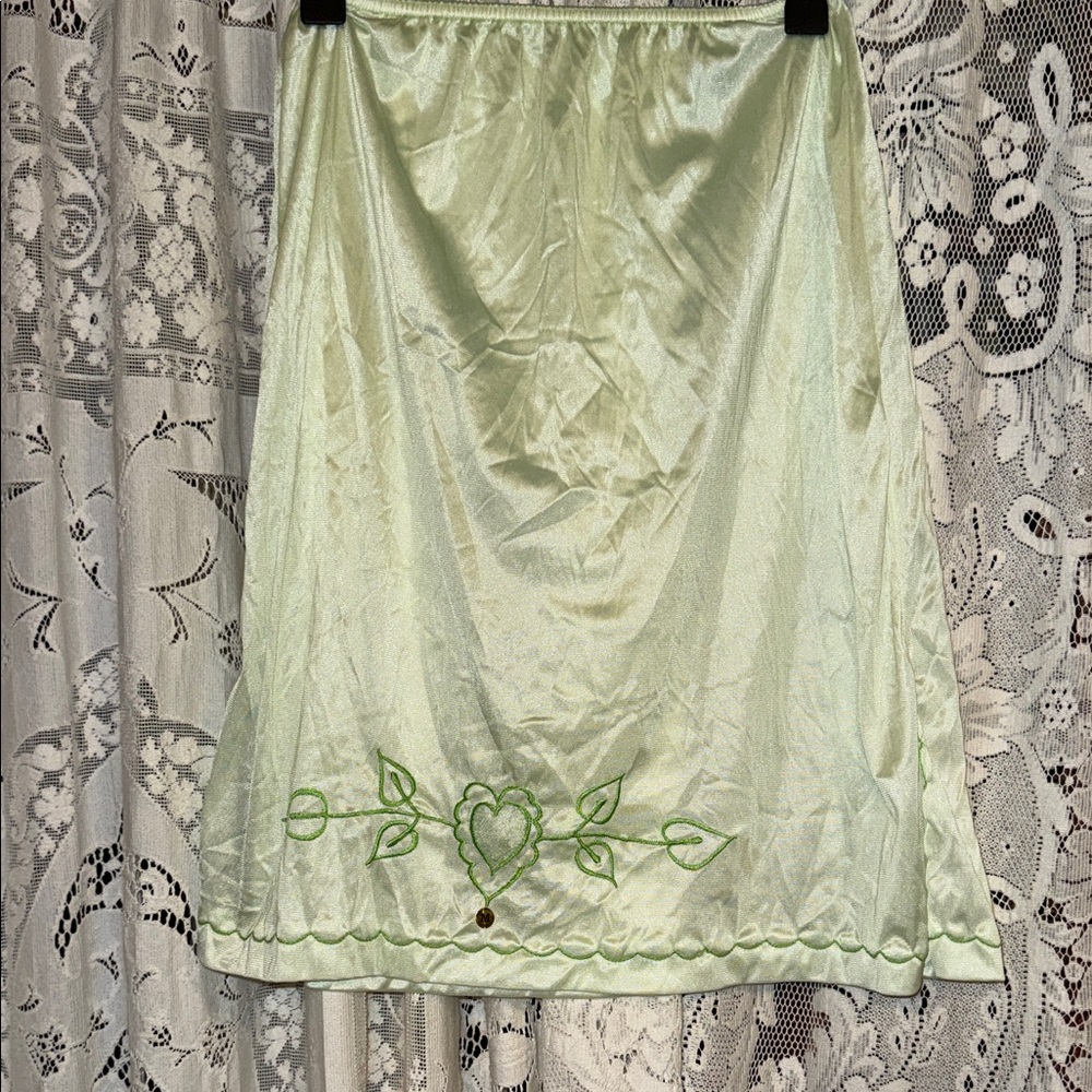 Vintage green embroidered half‎ slip